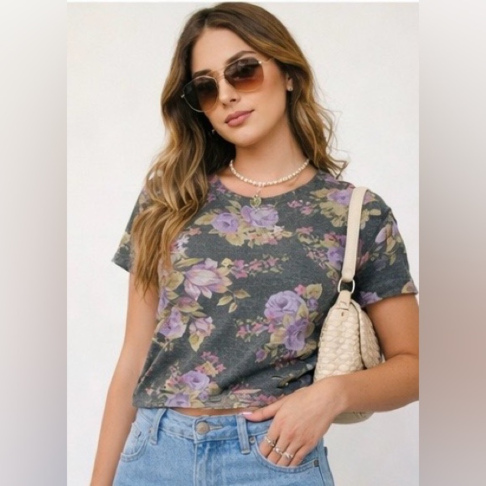 CHARCOAL DISTRESSED FLORAL TEE